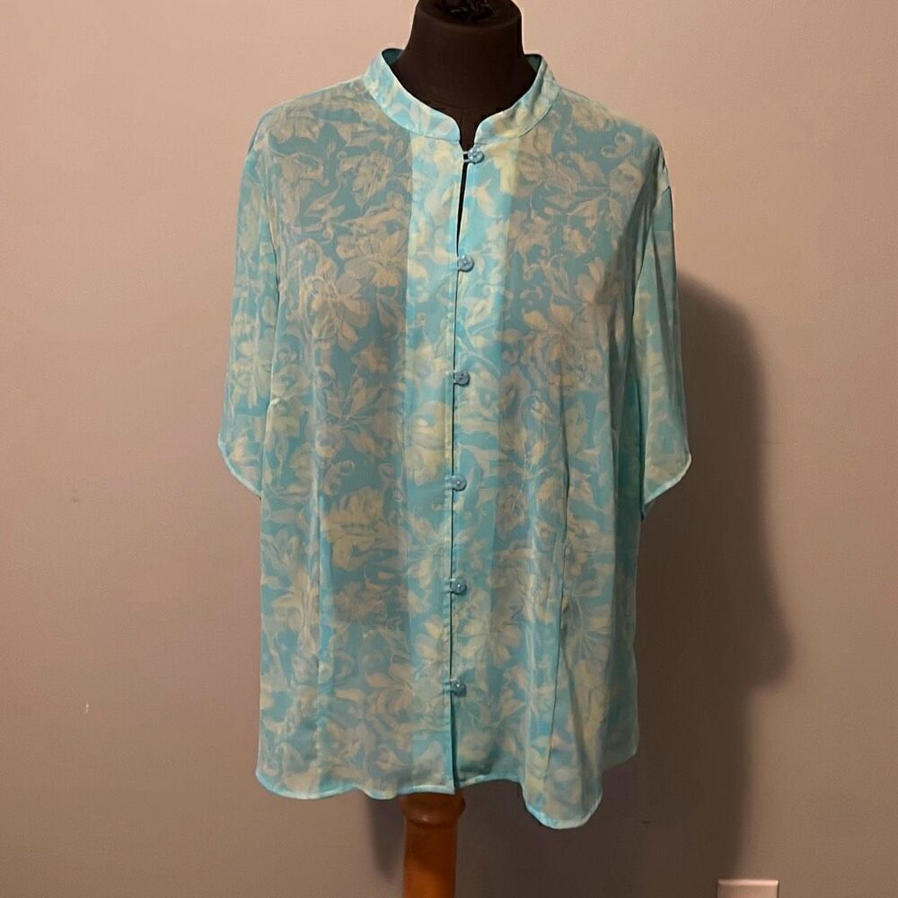 J.H. Collections Womens Floral Short Sleeve Button Front Blouse
